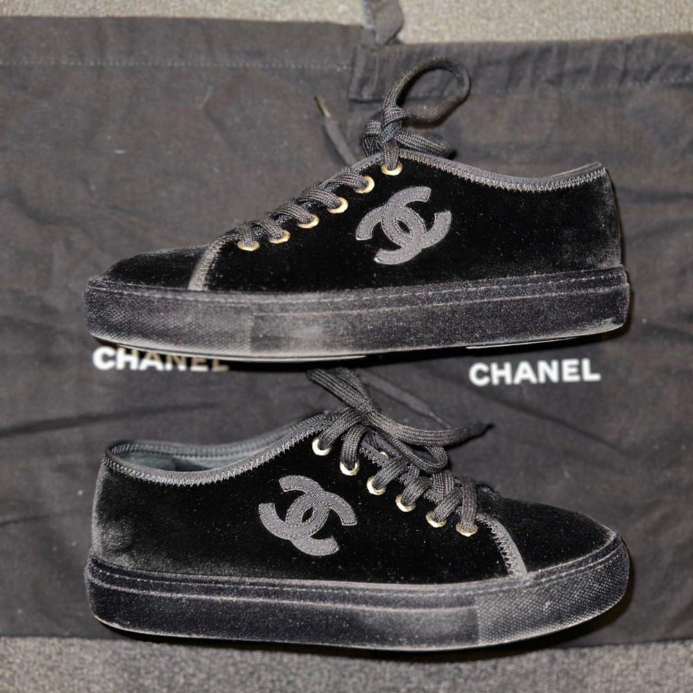 Authentic CHANEL Interlocking CC Logo Sneakers - Picture 7 of 10